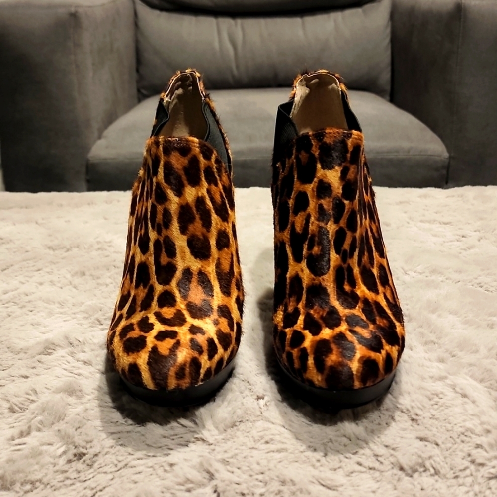 Women's INC International Concepts Leopard MuBoots(Excellent Condition) Size 7.5